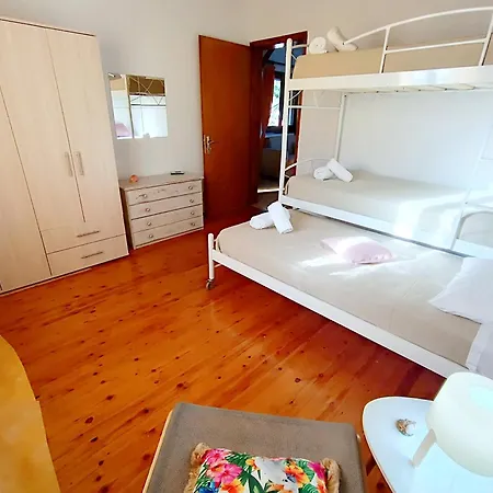 Holiday home Elia House Peritheia